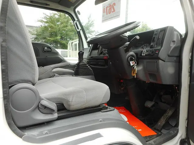いすゞ エルフ TRG-LJS85A(4WD)の写真14