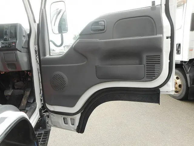 いすゞ エルフ TRG-LJS85A(4WD)の写真15