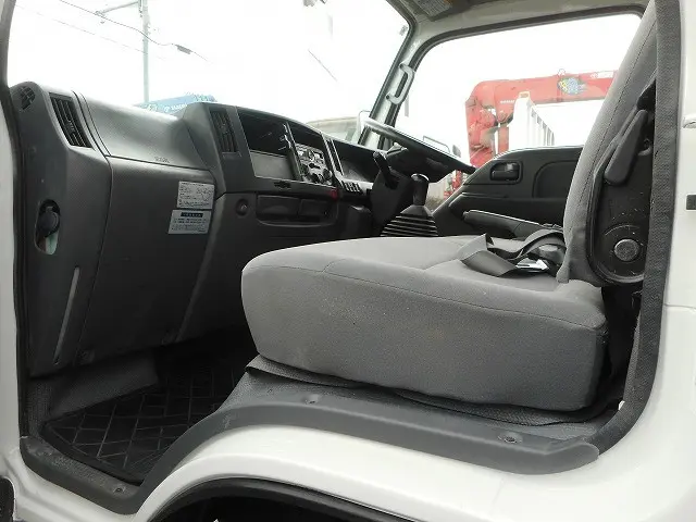 いすゞ エルフ TRG-LJS85A(4WD)の写真19