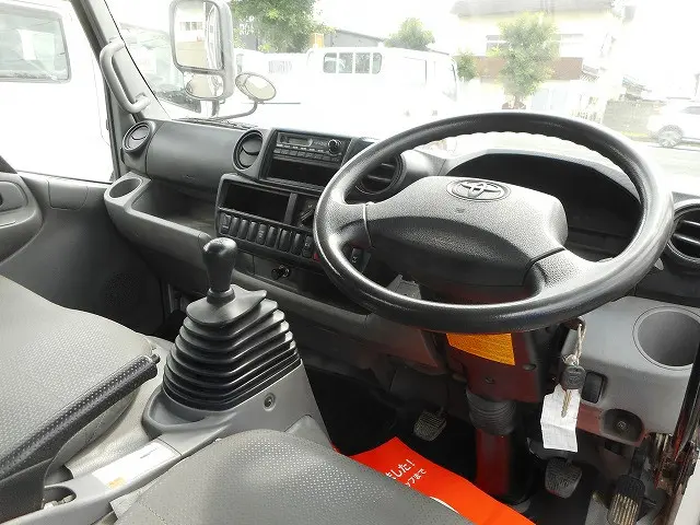 トヨタ ダイナ SKG-XZU675D(4WD)の写真16