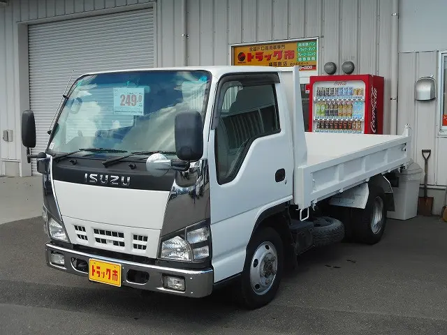 いすゞ エルフ PB-NKS81AN(4WD)の写真1