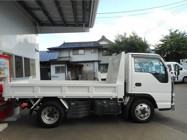 いすゞ エルフ PB-NKS81AN(4WD)の写真4