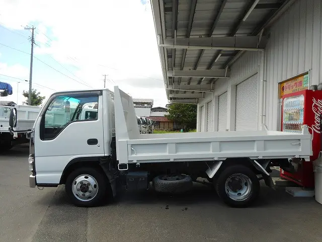 いすゞ エルフ PB-NKS81AN(4WD)の写真5
