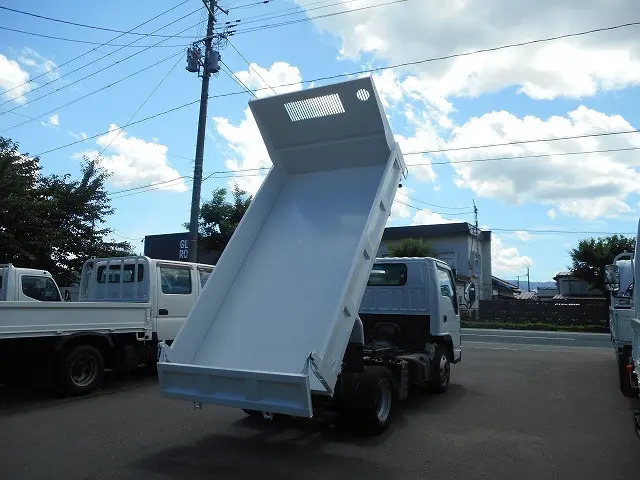 いすゞ エルフ PB-NKS81AN(4WD)の写真10