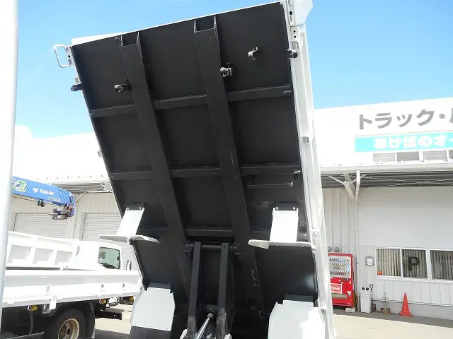 いすゞ エルフ PB-NKS81AN(4WD)の写真12