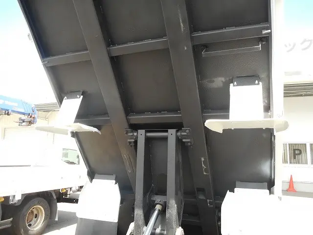 いすゞ エルフ PB-NKS81AN(4WD)の写真14