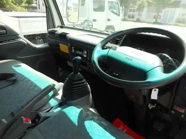 いすゞ エルフ PB-NKS81AN(4WD)の写真15