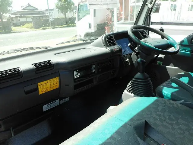 いすゞ エルフ PB-NKS81AN(4WD)の写真18