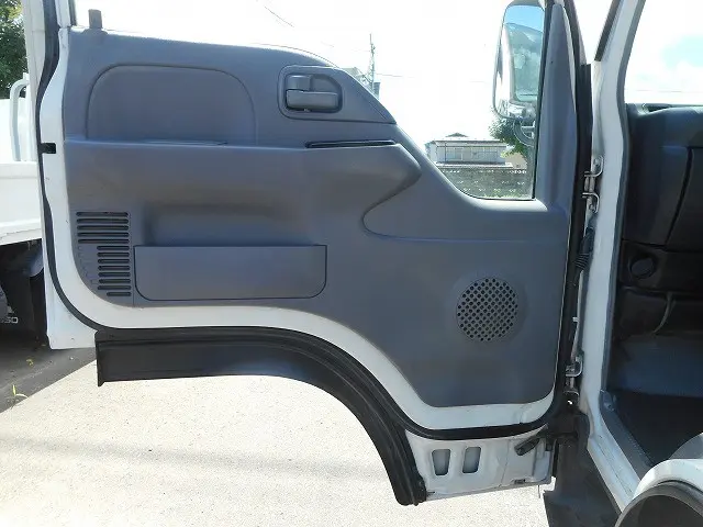 いすゞ エルフ PB-NKS81AN(4WD)の写真20