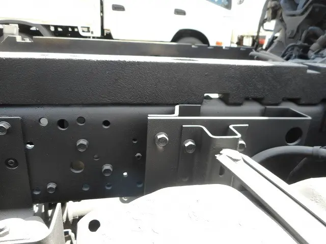 いすゞ エルフ PB-NKS81AN(4WD)の写真23
