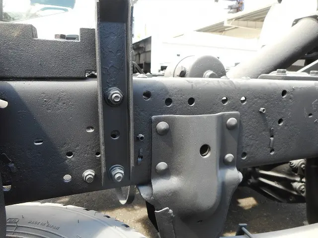 いすゞ エルフ PB-NKS81AN(4WD)の写真28