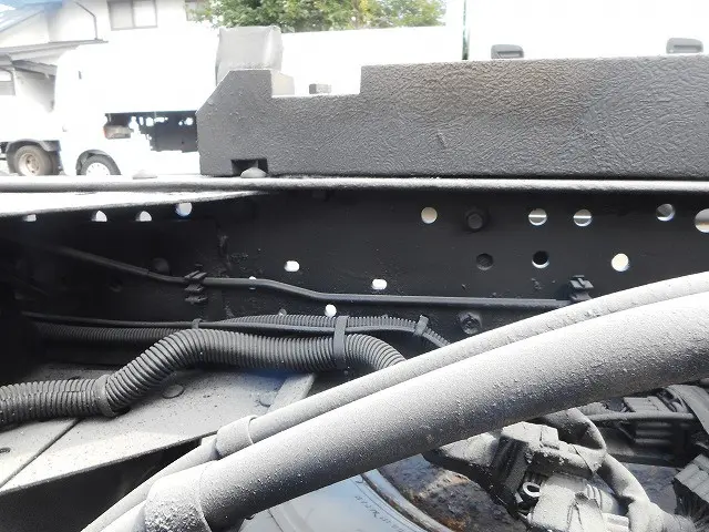 いすゞ エルフ PB-NKS81AN(4WD)の写真35