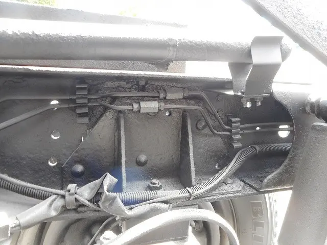 いすゞ エルフ PB-NKS81AN(4WD)の写真36