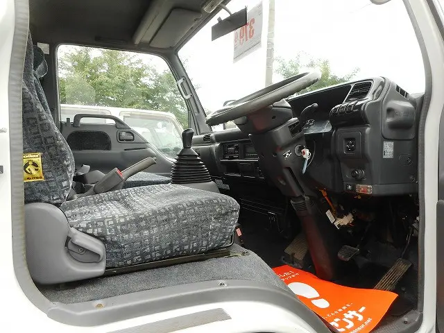 いすゞ エルフ PB-NPS81AR(4WD)の写真12
