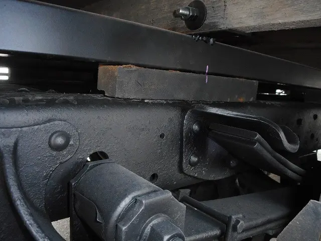 いすゞ エルフ PB-NPS81AR(4WD)の写真35