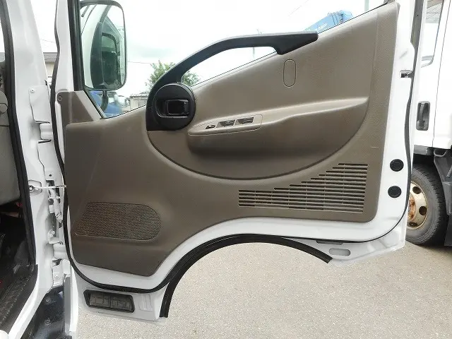 三菱 キャンターガッツ TKG-BSZ5F24(4WD)の写真15