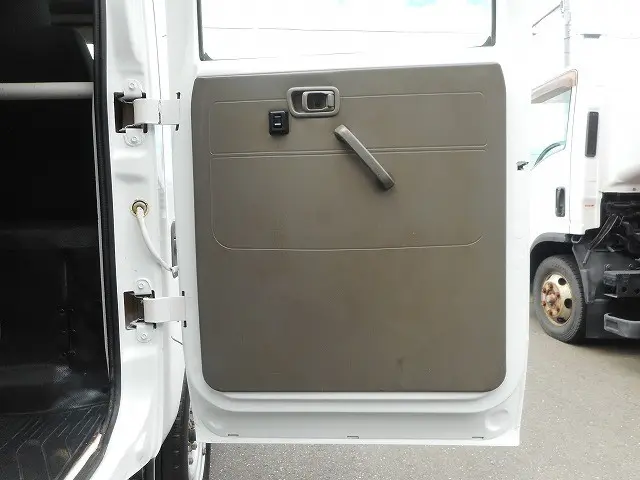 三菱 キャンターガッツ TKG-BSZ5F24(4WD)の写真17