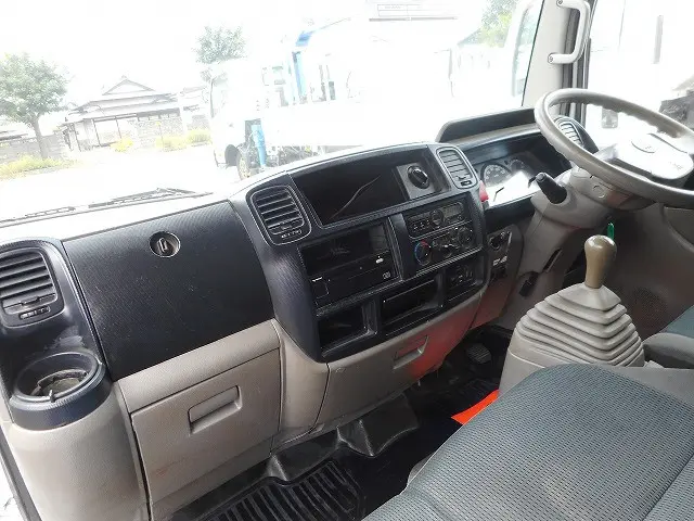 三菱 キャンターガッツ TKG-BSZ5F24(4WD)の写真18
