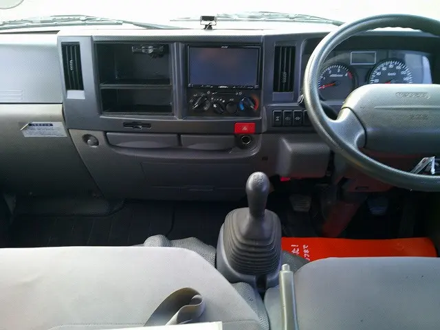 いすゞ エルフ TKG-NHS85A(4WD)の写真2