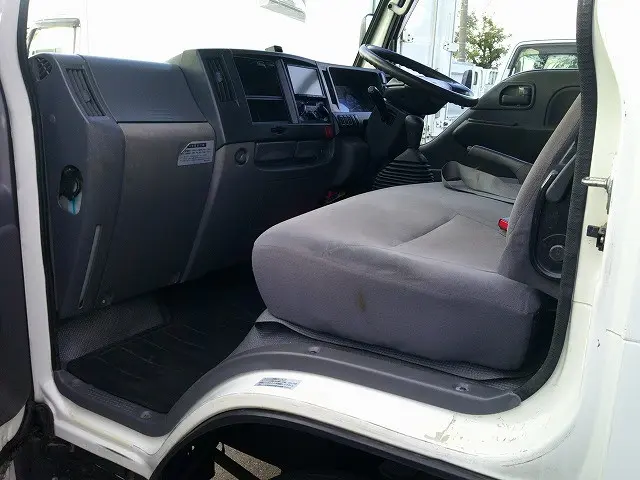 いすゞ エルフ TKG-NHS85A(4WD)の写真17