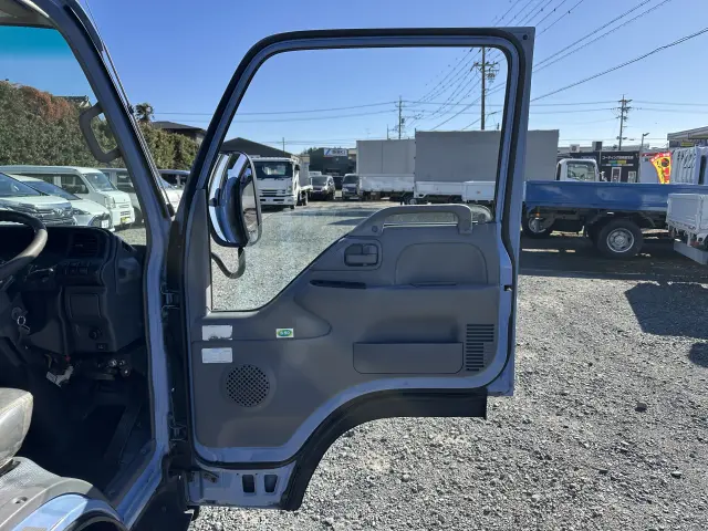 創業以来多くのトラックなどの業務用車両や乗用車の車検・点検・整備・板金・塗装を行ってます!!創業30年以上の実績と、経験豊富なスタッフが対応いたします。|日産 アトラス PB-AKR81(2WD)の写真41