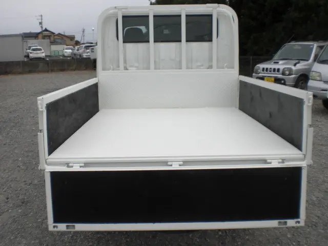 創業以来多くのトラックなどの業務用車両や乗用車の車検・点検・整備・板金・塗装を行ってます!!創業30年以上の実績と、経験豊富なスタッフが対応いたします。|トヨタ ダイナ BDG-XZU308の写真10