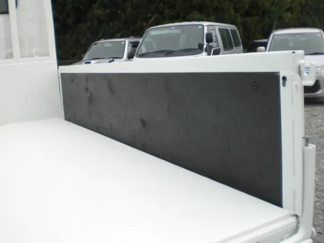 創業以来多くのトラックなどの業務用車両や乗用車の車検・点検・整備・板金・塗装を行ってます!!創業30年以上の実績と、経験豊富なスタッフが対応いたします。|トヨタ ダイナ BDG-XZU308の写真12