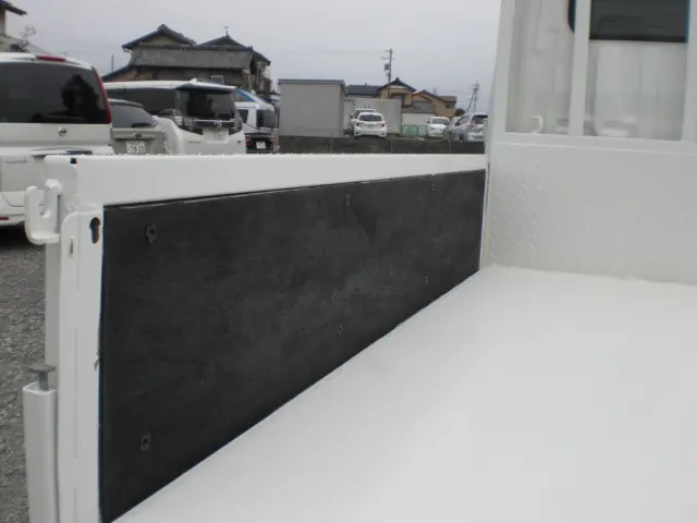 創業以来多くのトラックなどの業務用車両や乗用車の車検・点検・整備・板金・塗装を行ってます!!創業30年以上の実績と、経験豊富なスタッフが対応いたします。|トヨタ ダイナ BDG-XZU308の写真13