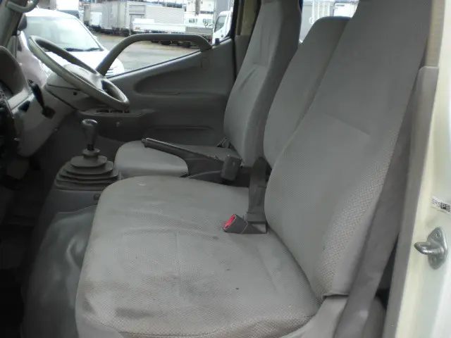 創業以来多くのトラックなどの業務用車両や乗用車の車検・点検・整備・板金・塗装を行ってます!!創業30年以上の実績と、経験豊富なスタッフが対応いたします。|トヨタ ダイナ BDG-XZU308の写真16