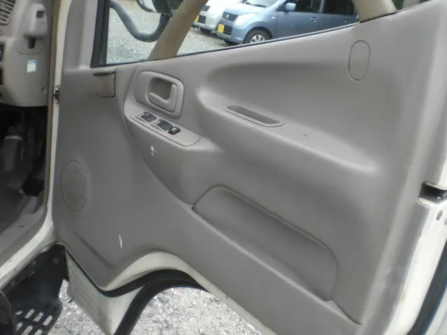 創業以来多くのトラックなどの業務用車両や乗用車の車検・点検・整備・板金・塗装を行ってます!!創業30年以上の実績と、経験豊富なスタッフが対応いたします。|トヨタ ダイナ BDG-XZU308の写真24