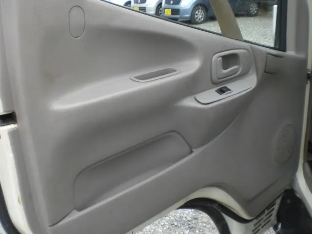 創業以来多くのトラックなどの業務用車両や乗用車の車検・点検・整備・板金・塗装を行ってます!!創業30年以上の実績と、経験豊富なスタッフが対応いたします。|トヨタ ダイナ BDG-XZU308の写真25