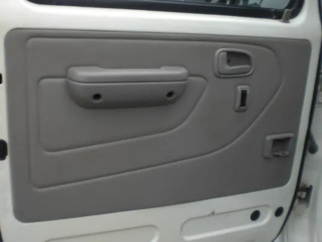 創業以来多くのトラックなどの業務用車両や乗用車の車検・点検・整備・板金・塗装を行ってます!!創業30年以上の実績と、経験豊富なスタッフが対応いたします。|トヨタ ダイナ BDG-XZU308の写真26