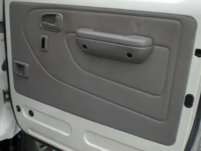 創業以来多くのトラックなどの業務用車両や乗用車の車検・点検・整備・板金・塗装を行ってます!!創業30年以上の実績と、経験豊富なスタッフが対応いたします。|トヨタ ダイナ BDG-XZU308の写真27