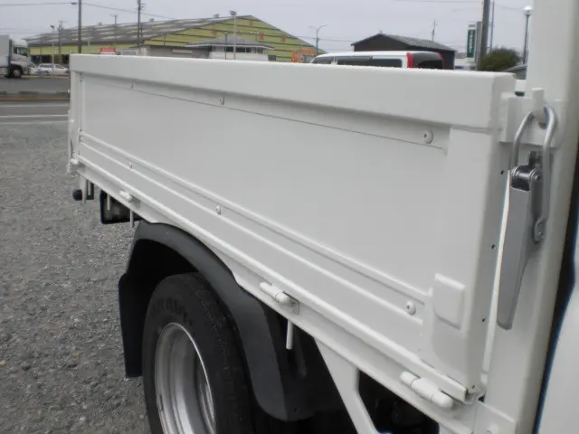 創業以来多くのトラックなどの業務用車両や乗用車の車検・点検・整備・板金・塗装を行ってます!!創業30年以上の実績と、経験豊富なスタッフが対応いたします。|トヨタ ダイナ BDG-XZU308の写真37