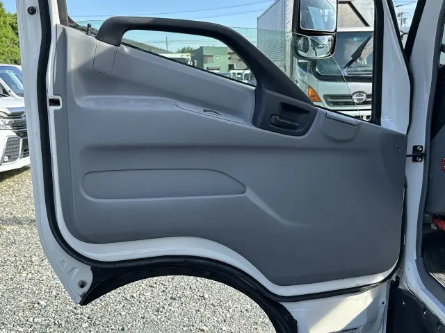 創業以来多くのトラックなどの業務用車両や乗用車の車検・点検・整備・板金・塗装を行ってます!!創業30年以上の実績と、経験豊富なスタッフが対応いたします。|日野 デュトロ TKG-XZU720M(未入力/関係無)の写真38