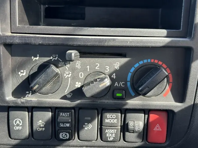 創業以来多くのトラックなどの業務用車両や乗用車の車検・点検・整備・板金・塗装を行ってます!!創業30年以上の実績と、経験豊富なスタッフが対応いたします。|日野 デュトロ TKG-XZU720M(未入力/関係無)の写真45