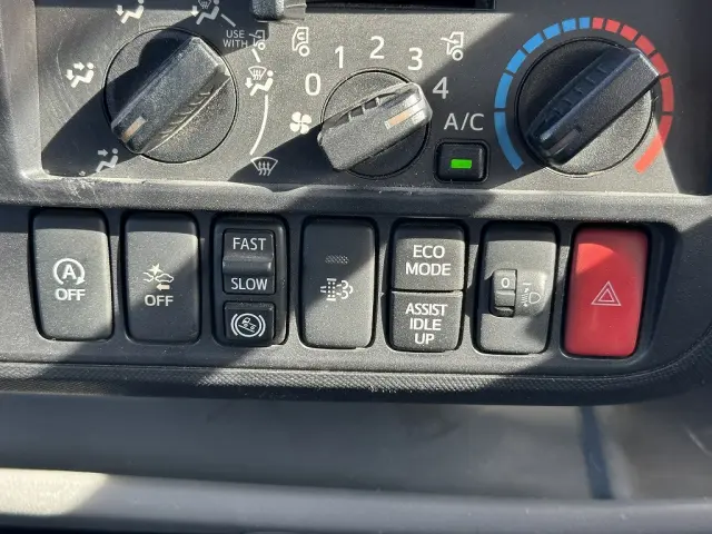 創業以来多くのトラックなどの業務用車両や乗用車の車検・点検・整備・板金・塗装を行ってます!!創業30年以上の実績と、経験豊富なスタッフが対応いたします。|日野 デュトロ TKG-XZU720M(未入力/関係無)の写真46