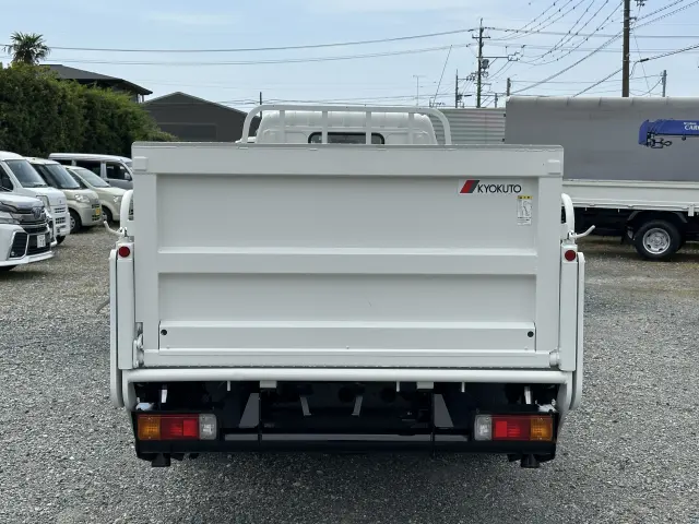 ダイナトラック入庫しました。２ｔ、全低床、標準ロング、極東製パワーゲート、レザー調シートカバー付。|トヨタ ダイナ TKG-XZU655(2WD)の写真2