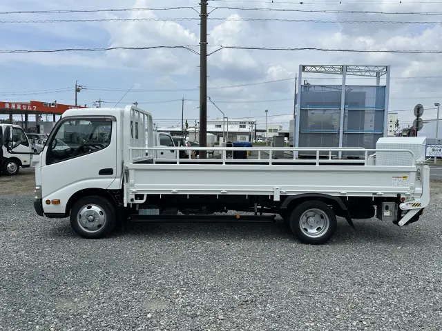 創業以来多くのトラックなどの業務用車両や乗用車の車検・点検・整備・板金・塗装を行ってます！！創業３０年以上の実績と、経験豊富なスタッフが対応いたします。|トヨタ ダイナ TKG-XZU655(2WD)の写真6