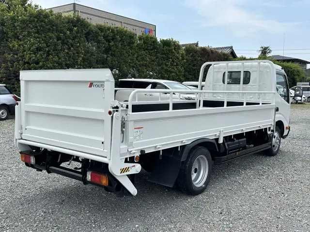 創業以来多くのトラックなどの業務用車両や乗用車の車検・点検・整備・板金・塗装を行ってます！！創業３０年以上の実績と、経験豊富なスタッフが対応いたします。|トヨタ ダイナ TKG-XZU655(2WD)の写真9