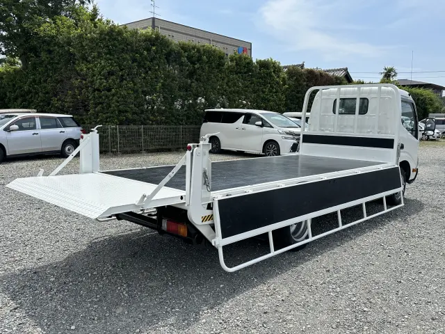 創業以来多くのトラックなどの業務用車両や乗用車の車検・点検・整備・板金・塗装を行ってます！！創業３０年以上の実績と、経験豊富なスタッフが対応いたします。|トヨタ ダイナ TKG-XZU655(2WD)の写真14