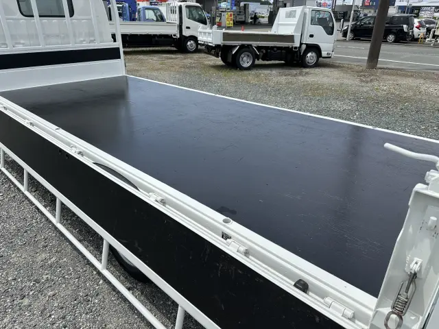 創業以来多くのトラックなどの業務用車両や乗用車の車検・点検・整備・板金・塗装を行ってます！！創業３０年以上の実績と、経験豊富なスタッフが対応いたします。|トヨタ ダイナ TKG-XZU655(2WD)の写真16