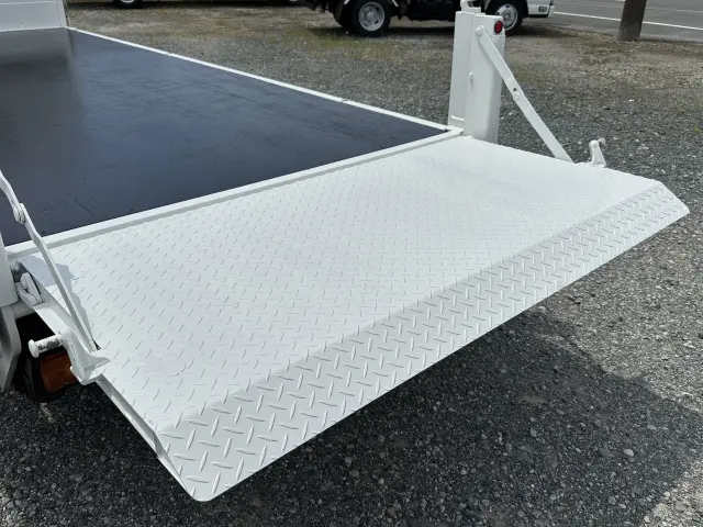 創業以来多くのトラックなどの業務用車両や乗用車の車検・点検・整備・板金・塗装を行ってます！！創業３０年以上の実績と、経験豊富なスタッフが対応いたします。|トヨタ ダイナ TKG-XZU655(2WD)の写真17