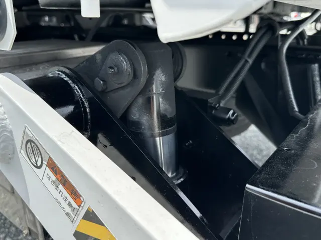 創業以来多くのトラックなどの業務用車両や乗用車の車検・点検・整備・板金・塗装を行ってます！！創業３０年以上の実績と、経験豊富なスタッフが対応いたします。|トヨタ ダイナ TKG-XZU655(2WD)の写真21