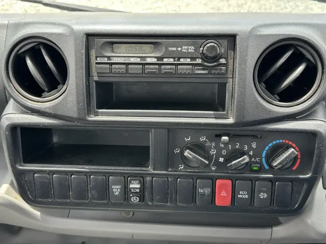 創業以来多くのトラックなどの業務用車両や乗用車の車検・点検・整備・板金・塗装を行ってます！！創業３０年以上の実績と、経験豊富なスタッフが対応いたします。|トヨタ ダイナ TKG-XZU655(2WD)の写真42