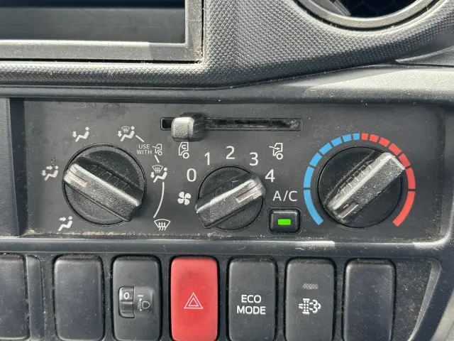 創業以来多くのトラックなどの業務用車両や乗用車の車検・点検・整備・板金・塗装を行ってます！！創業３０年以上の実績と、経験豊富なスタッフが対応いたします。|トヨタ ダイナ TKG-XZU655(2WD)の写真44