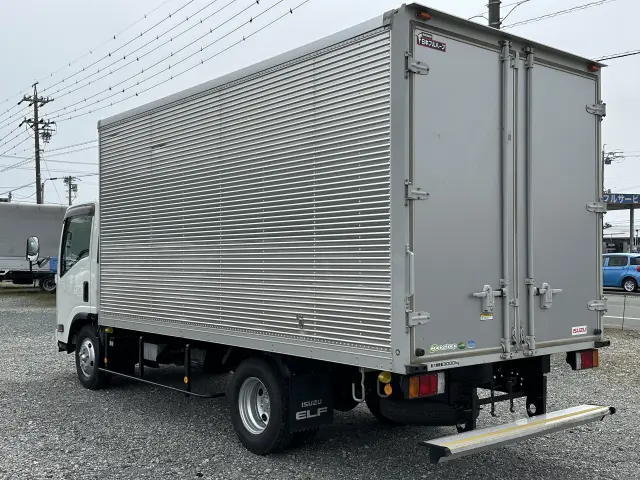 創業以来多くのトラックなどの業務用車両や乗用車の車検・点検・整備・板金・塗装を行ってます!!創業30年以上の実績と、経験豊富なスタッフが対応いたします。|いすゞ エルフ TRG-NPR85AN(2WD)の写真8