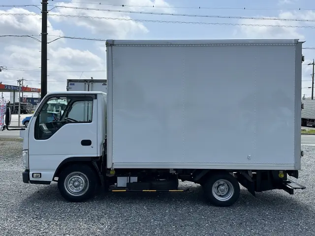 創業以来多くのトラックなどの業務用車両や乗用車の車検・点検・整備・板金・塗装を行ってます！！創業３０年以上の実績と、経験豊富なスタッフが対応いたします。|いすゞ エルフ TKG-NHR85AN(2WD)の写真7