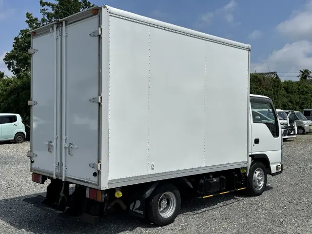 創業以来多くのトラックなどの業務用車両や乗用車の車検・点検・整備・板金・塗装を行ってます！！創業３０年以上の実績と、経験豊富なスタッフが対応いたします。|いすゞ エルフ TKG-NHR85AN(2WD)の写真8