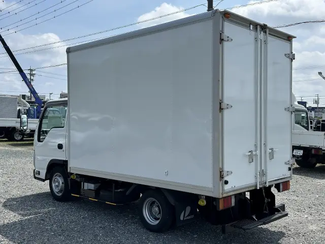 創業以来多くのトラックなどの業務用車両や乗用車の車検・点検・整備・板金・塗装を行ってます！！創業３０年以上の実績と、経験豊富なスタッフが対応いたします。|いすゞ エルフ TKG-NHR85AN(2WD)の写真9